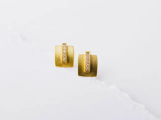 Ohrringe in Gold 750/000 und jeweils 6 Brillanten