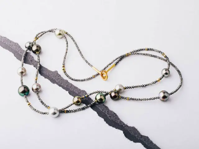 Halsschmuck bestehend aus Diamanten sowie aus unterschiedlichen Thaiti Perlen und Gold